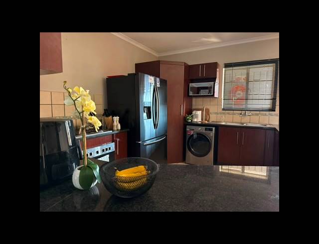 3 BEDROOM APARTMENT FOR SALE IN WATERVAL EAST